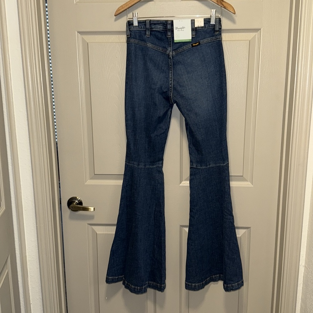 WRANGLER RETRO WOMEN'S MEDIUM WASH HIGH RISE FLARE PATCH POCKET VICTORIA JEANS - Picture 10 of 10